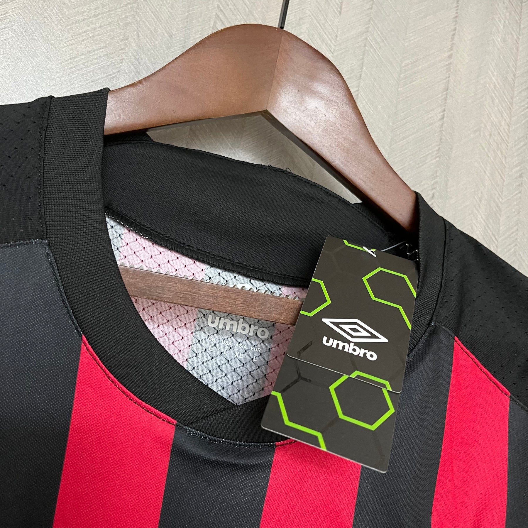 Athletico Paranaense Retro 2018 Home Jersey Caixa - Umbro